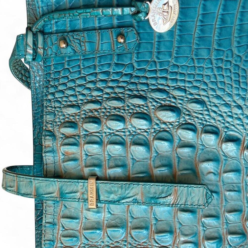 Brahmin tote bag features a - Picture 3 of 5